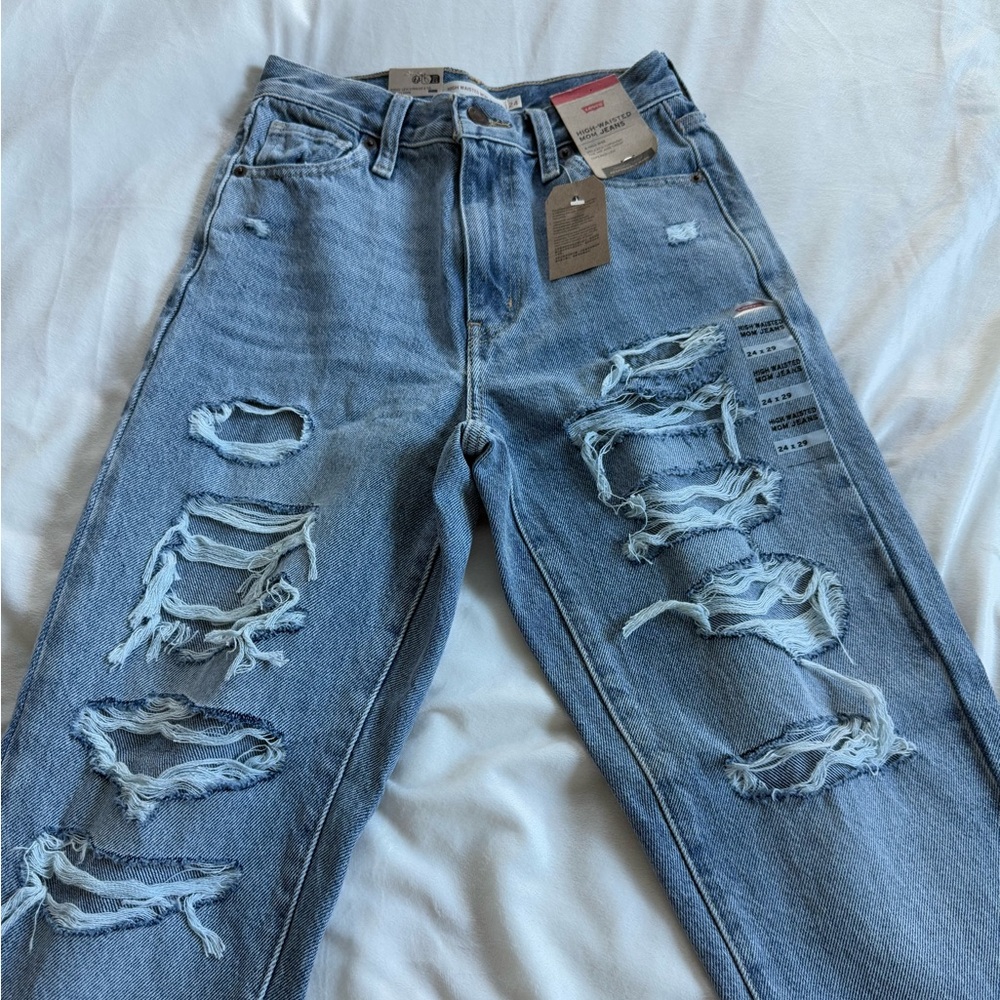 NWT Levi’s High-Waisted Mom Jean